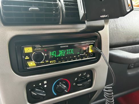 Used 2005 Jeep Wrangler X w/ Rocky Mountain Edition Group image 12