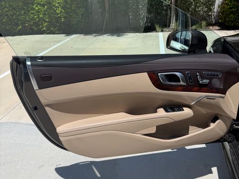 Used 2018 Mercedes-Benz SL 550 image 15