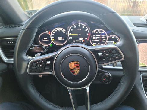 Used 2018 Porsche Panamera 4 image 12