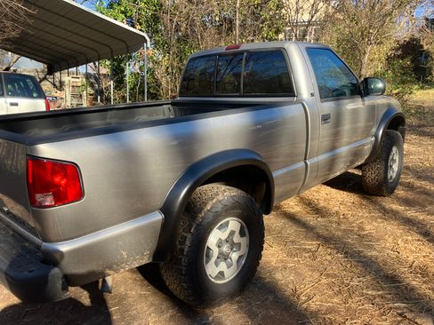 Used 1998 Chevrolet S10 Pickup LS w/ Preferred Equipment Group image 4