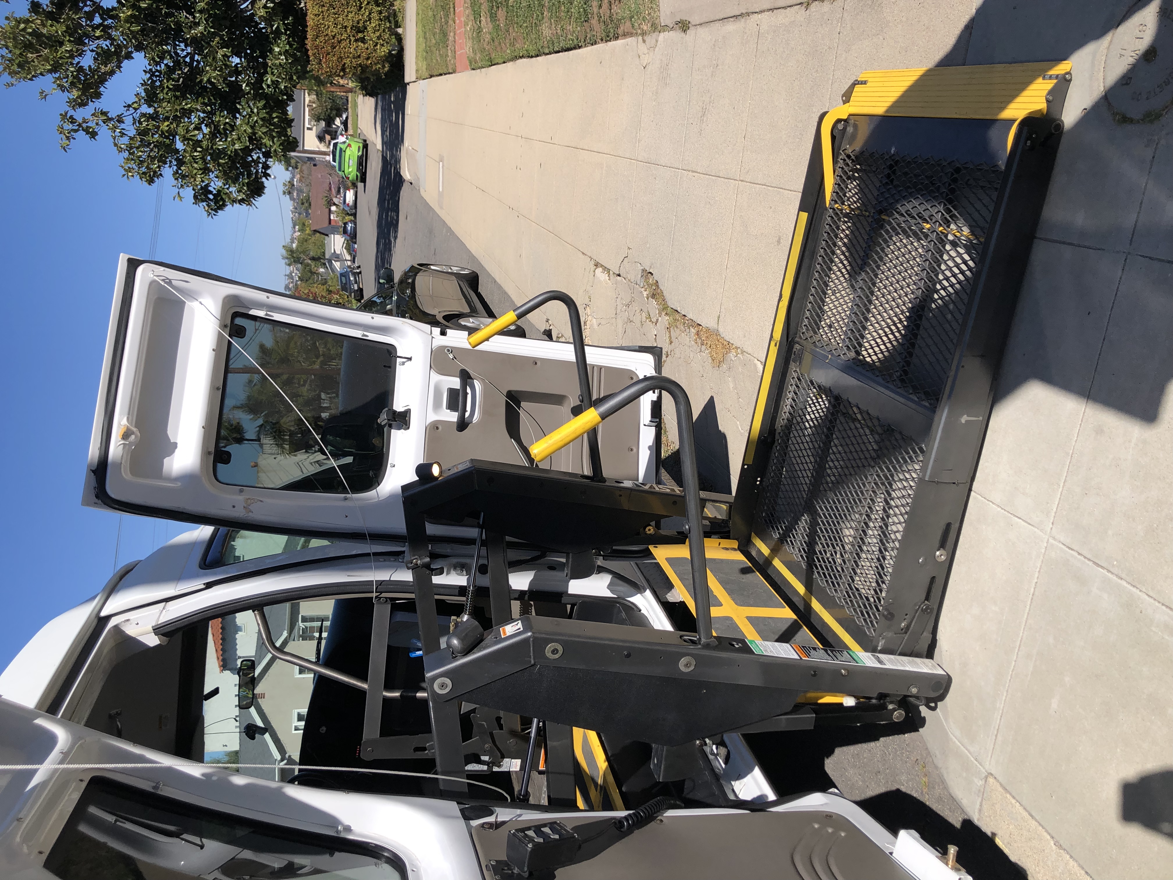 Used 2007 Ford E-350 and Econoline 350 Extended Super Duty RWD image 9