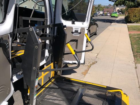 Used 2007 Ford E-350 and Econoline 350 Extended Super Duty RWD image 9