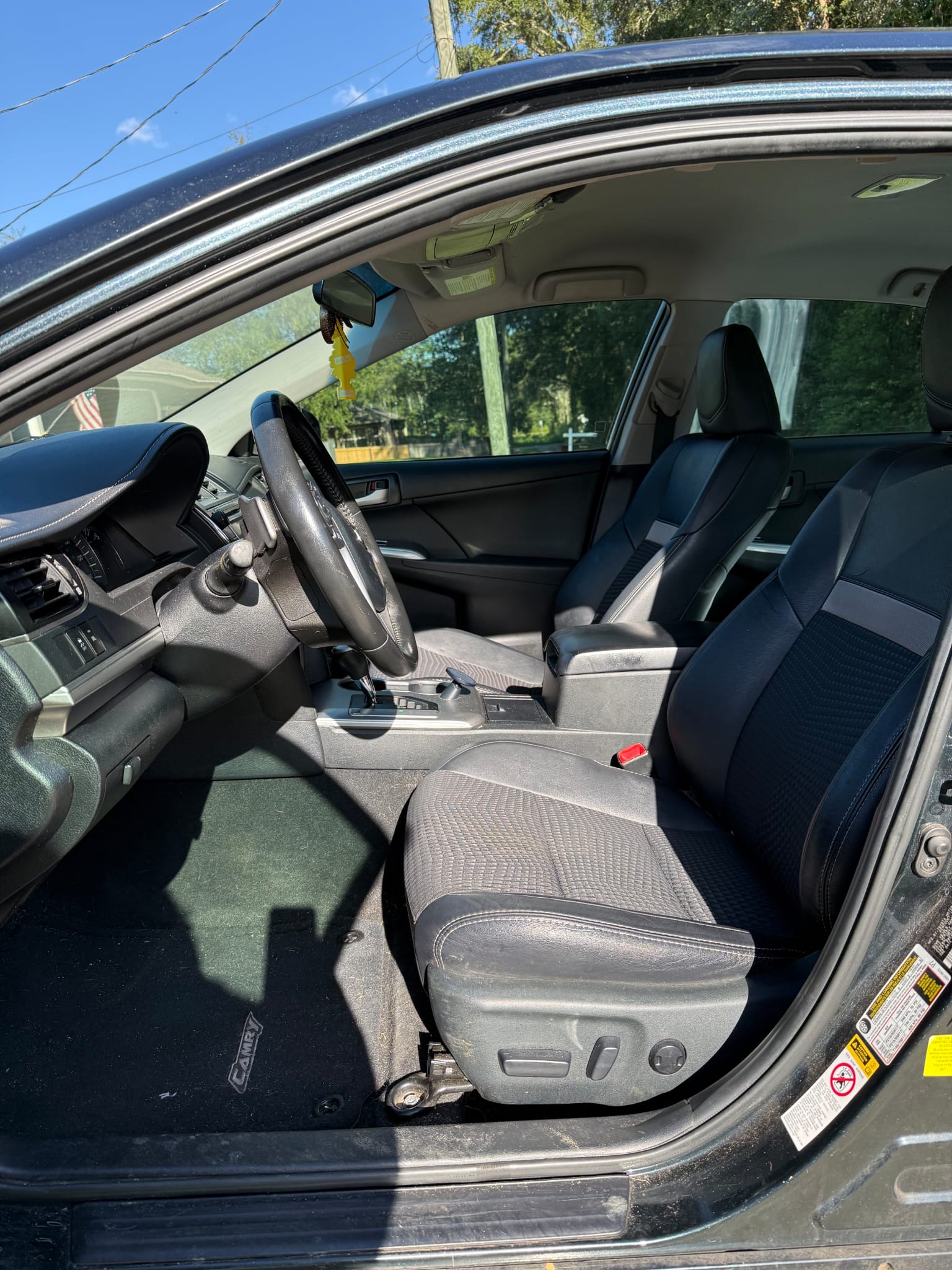 Used 2013 Toyota Camry SE FWD image 1