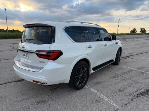 Used 2024 INFINITI QX80 Sensory AWD/4WD image 2