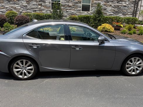 Used 2016 Lexus IS 200t RWD image 4