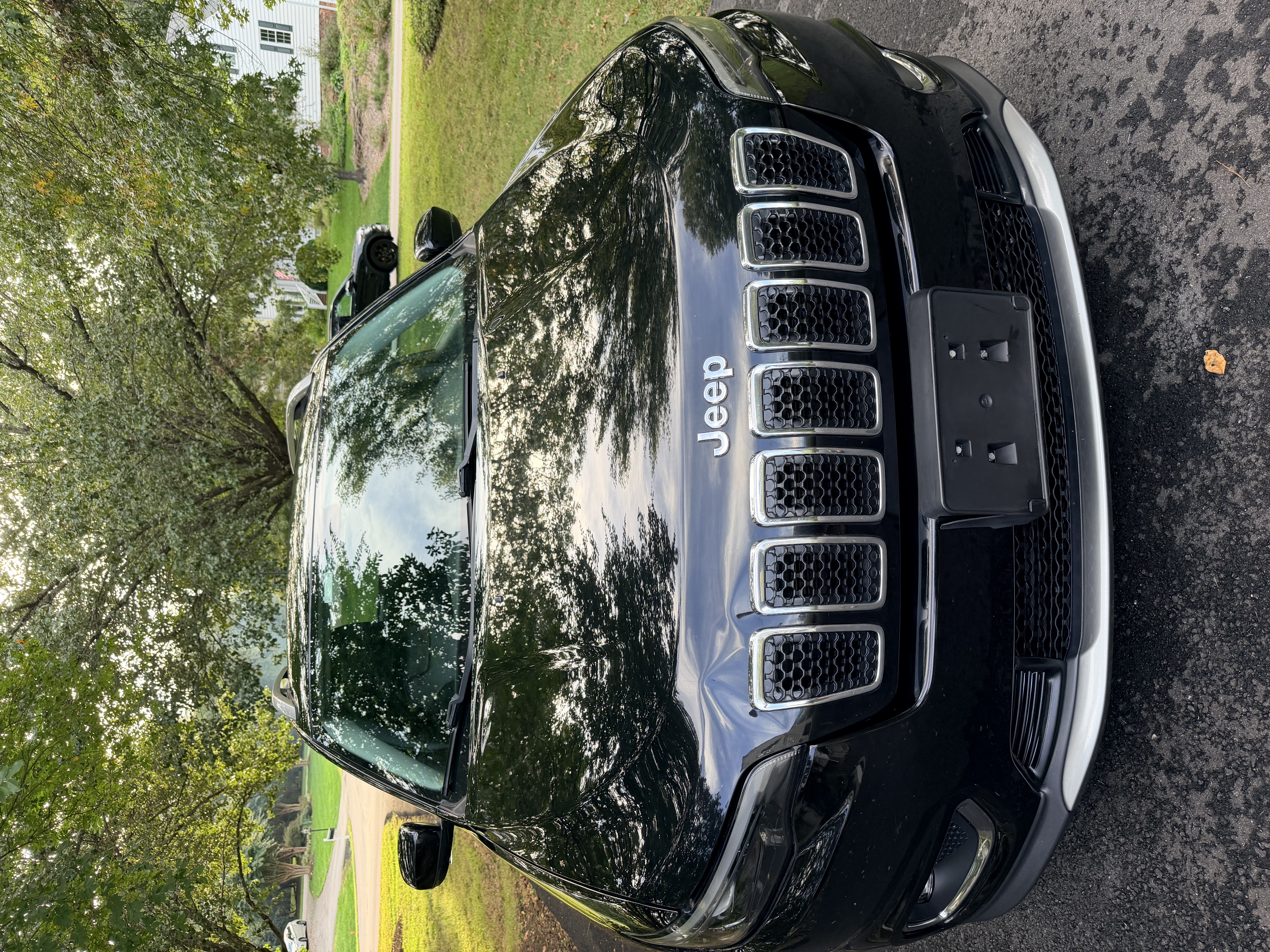 Used 2019 Jeep Cherokee Limited FWD image 2