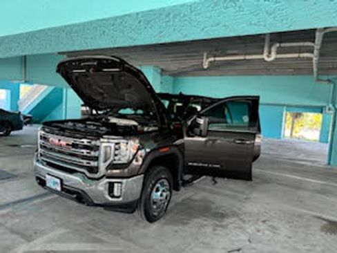 Used 2020 GMC Sierra 3500 SLE w/ SLE Convenience Package image 4