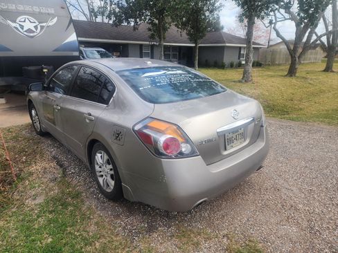 Used 2012 Nissan Altima 2.5 S w/ Convenience Pkg FWD image 2
