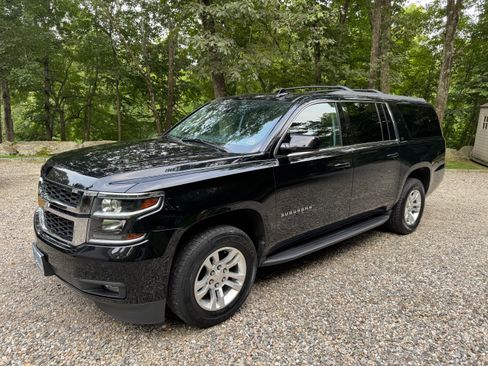 Used 2020 Chevrolet Suburban LT w/ Luxury Package image 2