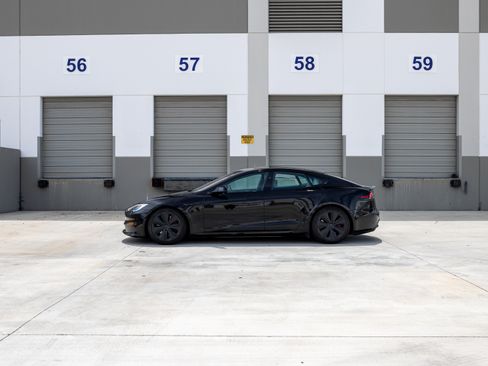Used 2024 Tesla Model S Plaid AWD/4WD image 2