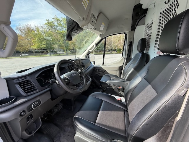 Used 2024 Ford Transit 250 148 Medium Roof RWD image 4