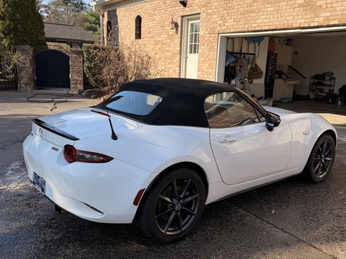 Used 2016 MAZDA MX-5 Miata Club image 2
