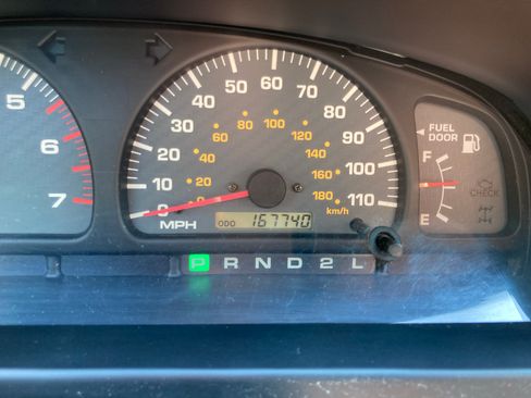 Used 2000 Toyota 4Runner SR5 image 9