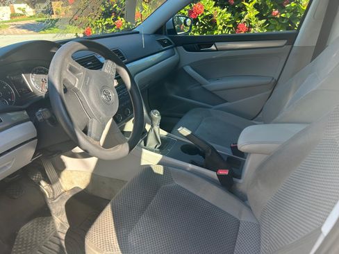 Used 2015 Volkswagen Passat 1.8T S image 2