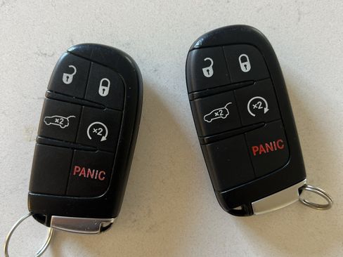 Used 2018 Jeep Grand Cherokee Limited image 12