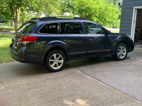 Used 2013 Subaru Outback 2.5i Limited AWD/4WD image 4