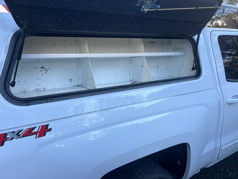 Used 2018 Chevrolet Silverado 1500 LT w/ LT Eassist Package image 19