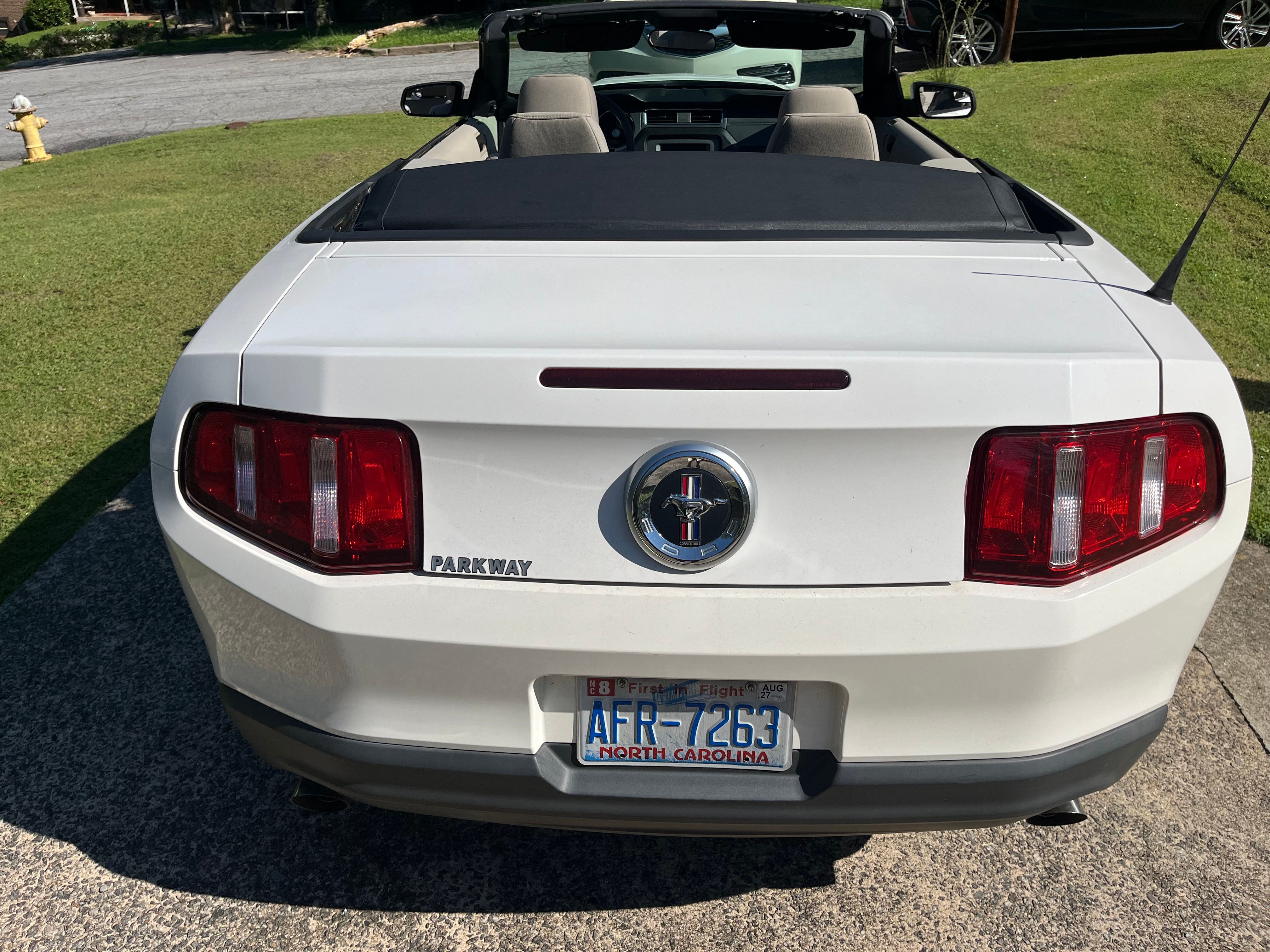 Used 2011 Ford Mustang Convertible RWD image 4