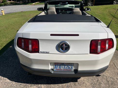 Used 2011 Ford Mustang Convertible RWD image 4