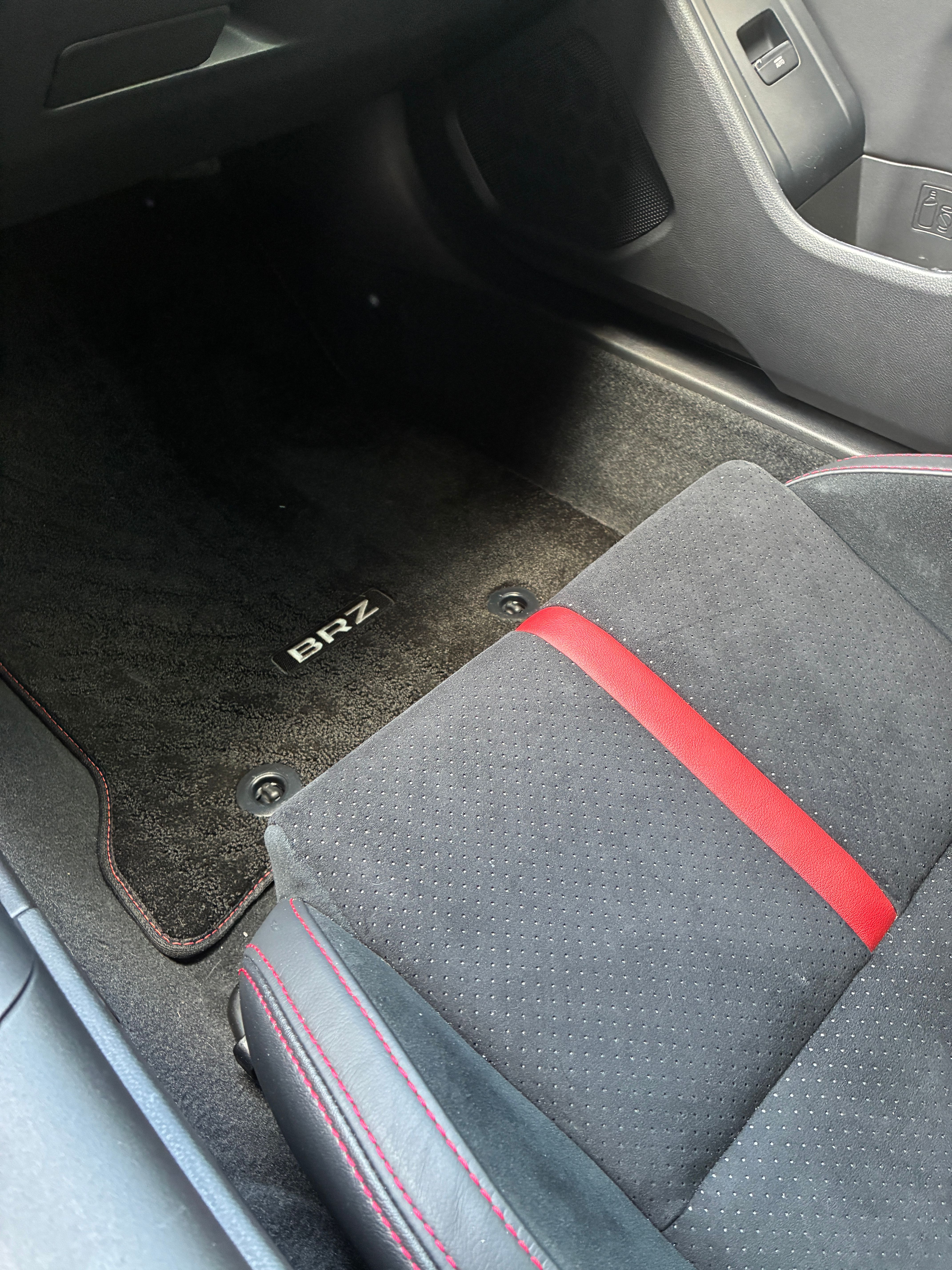 Used 2024 Subaru BRZ Limited RWD image 11