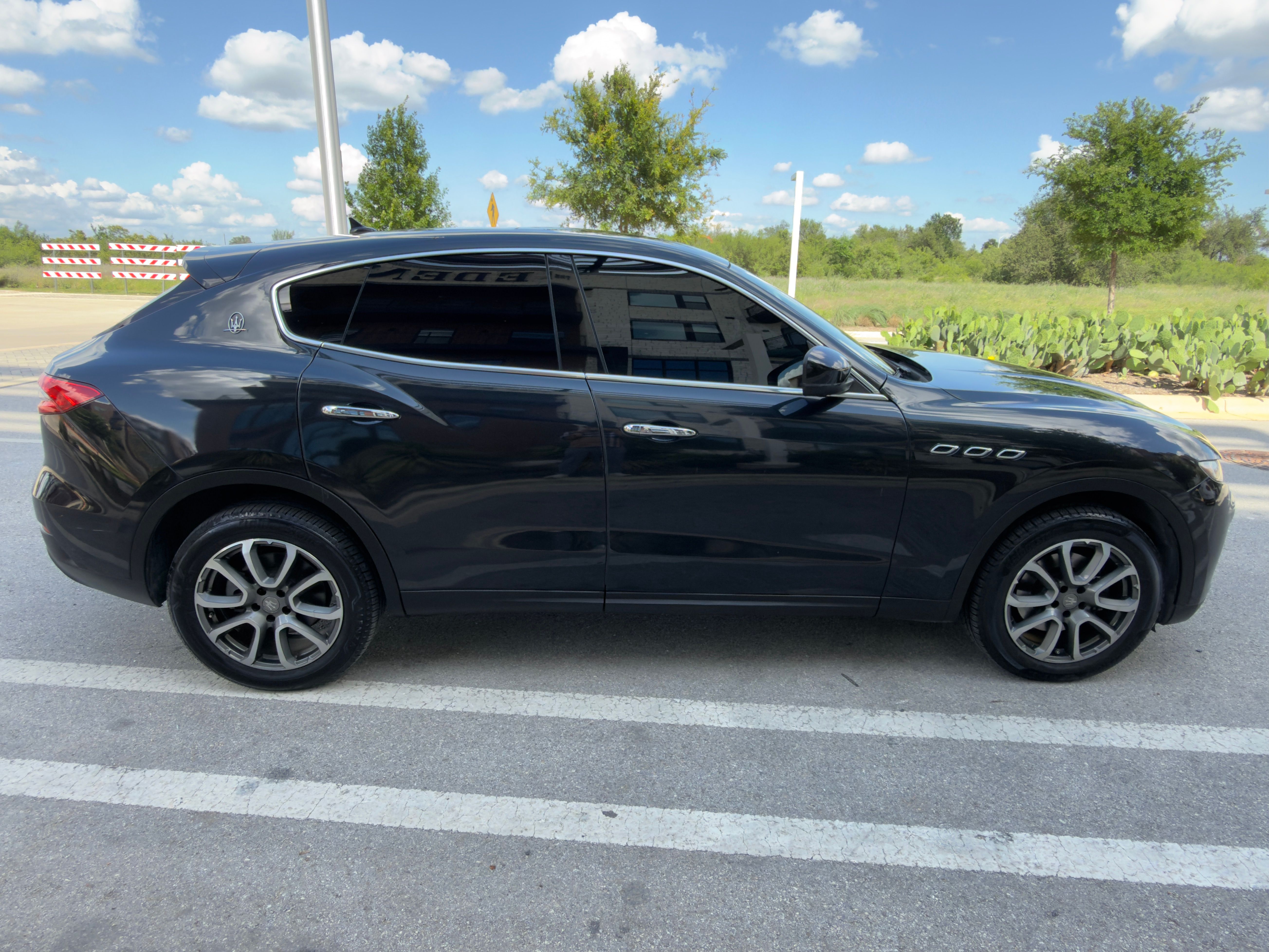 Used 2018 Maserati Levante AWD/4WD image 5