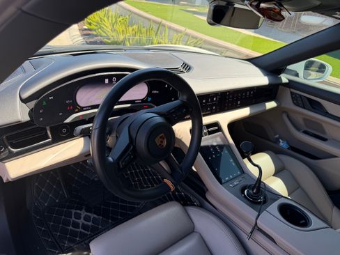 Used 2022 Porsche Taycan RWD image 11