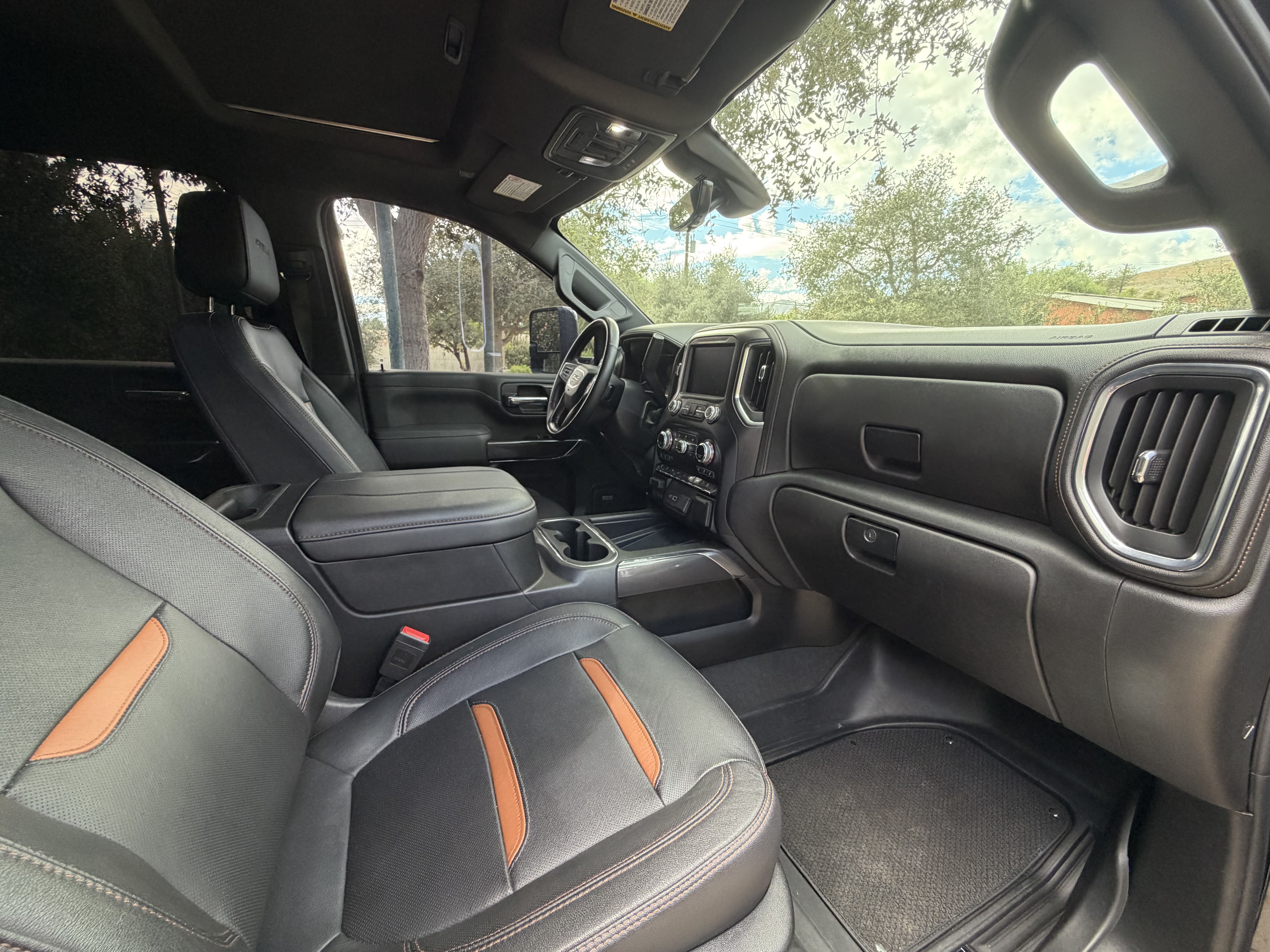 Used 2023 GMC Sierra 2500 AT4 w/ AT4 Preferred Package AWD/4WD image 10