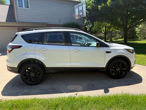 Used 2018 Ford Escape SEL w/ SEL Sport Appearance Package AWD/4WD image 6