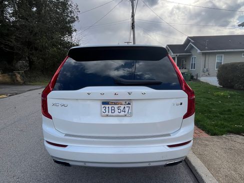 Used 2020 Volvo XC90 T5 Momentum w/ Protection Package Premier image 5
