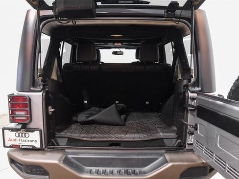 Used 2016 Jeep Wrangler Unlimited Sahara image 11