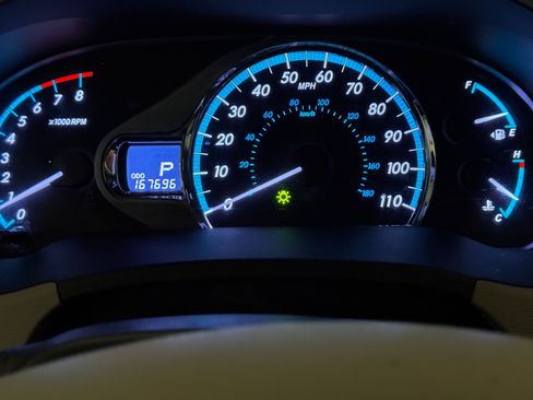 Used 2011 Toyota Sienna XLE image 15