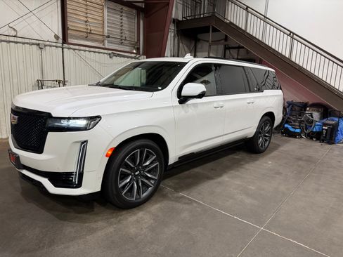 Used 2022 Cadillac Escalade ESV Sport w/ Touring Package image 1