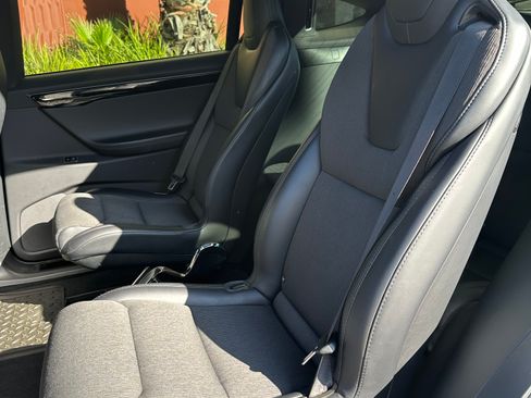 Used 2018 Tesla Model X 75D image 15