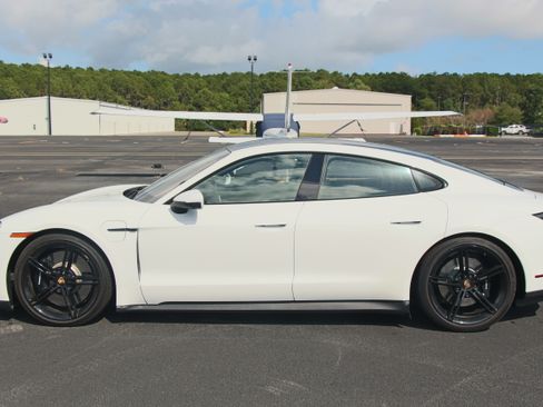 Used 2021 Porsche Taycan 4S image 4