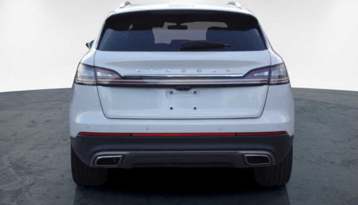 Used 2023 Lincoln Nautilus Reserve w/ Luxury Package AWD/4WD image 8