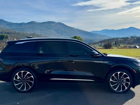 Used 2024 Lincoln Nautilus Black Label image 6