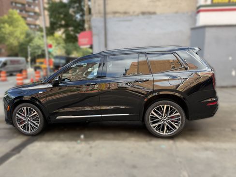 Used 2023 Cadillac XT6 Sport AWD/4WD image 4