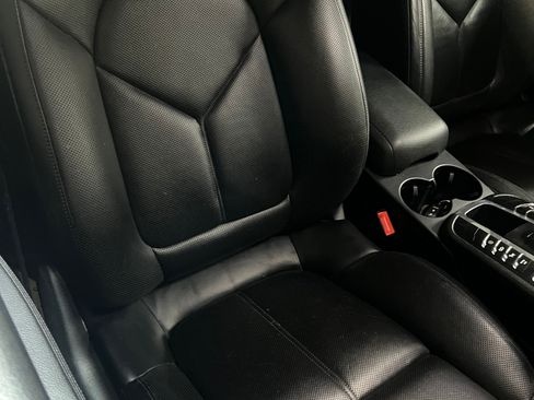 Used 2018 Porsche Macan Sport Edition AWD/4WD image 17