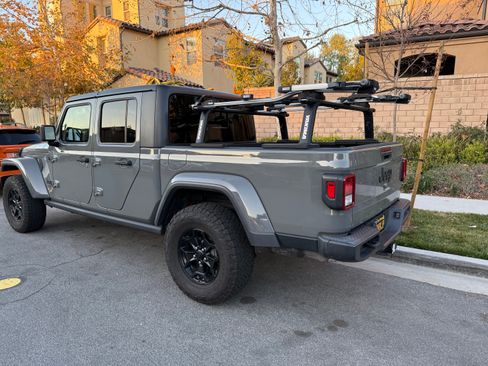 Used 2021 Jeep Gladiator Sport image 6