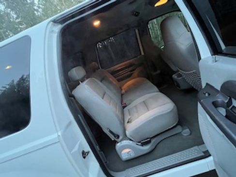 Used 2005 Ford Excursion XLT image 19