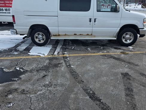 Used 2010 Ford E-250 and Econoline 250 image 1
