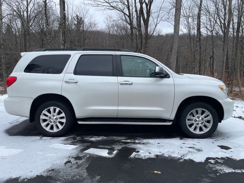 Used 2010 Toyota Sequoia Platinum image 5