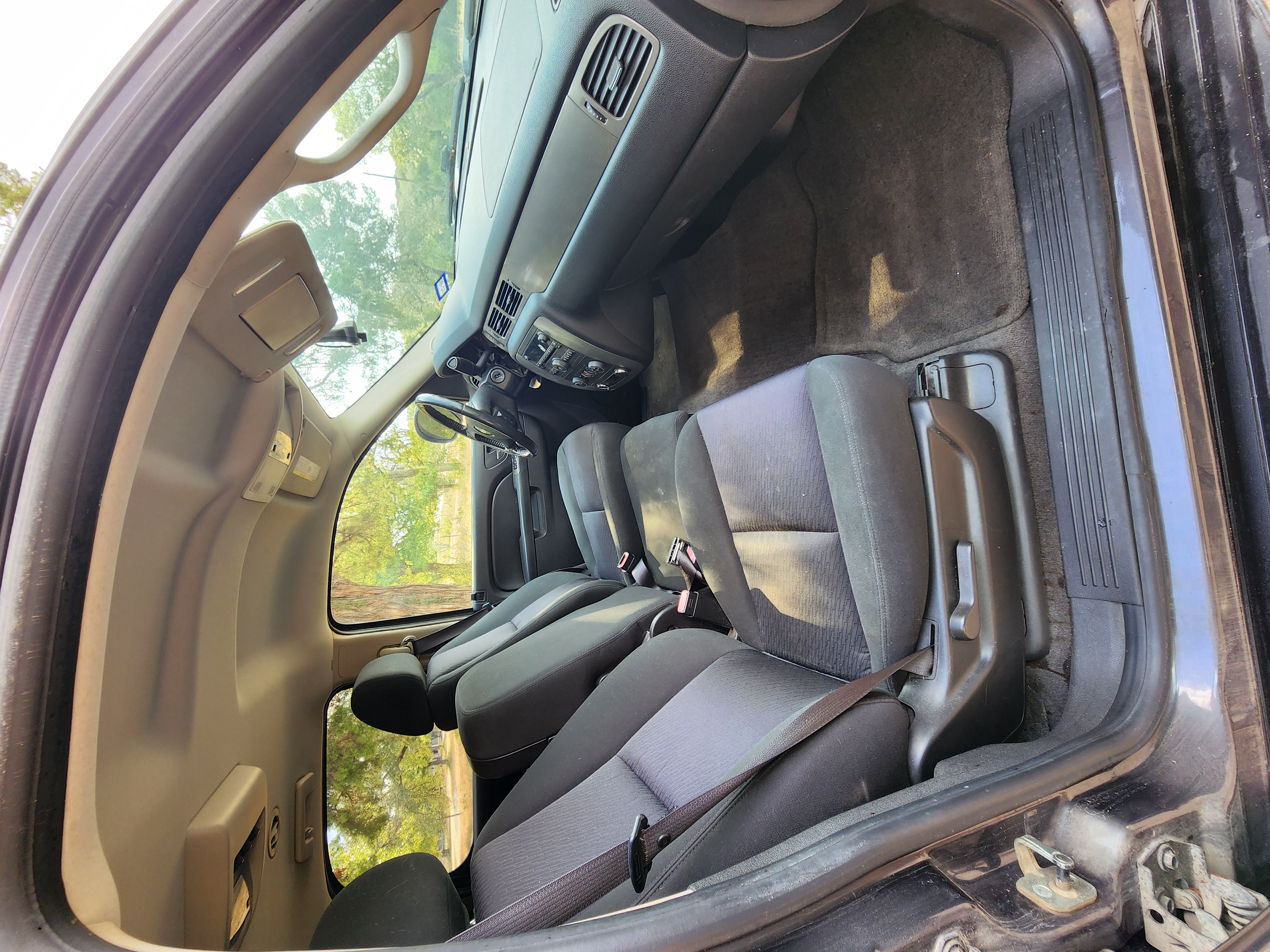 Used 2010 Chevrolet Tahoe LS w/ Exterior Plus Package RWD image 12