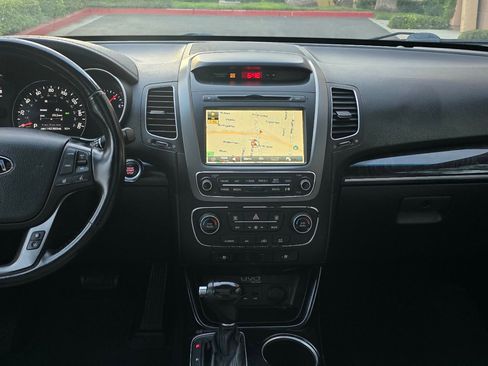 Used 2015 Kia Sorento SX image 15