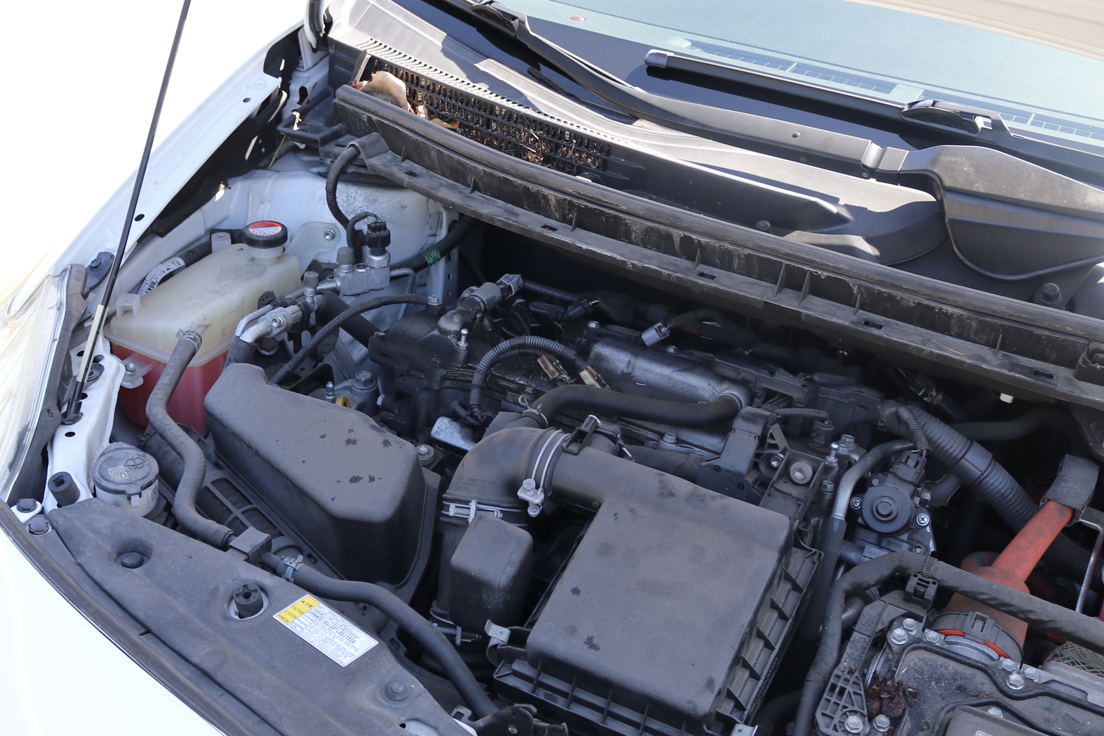 Used 2015 Toyota Prius Four w/ Deluxe Solar Roof Package FWD image 11