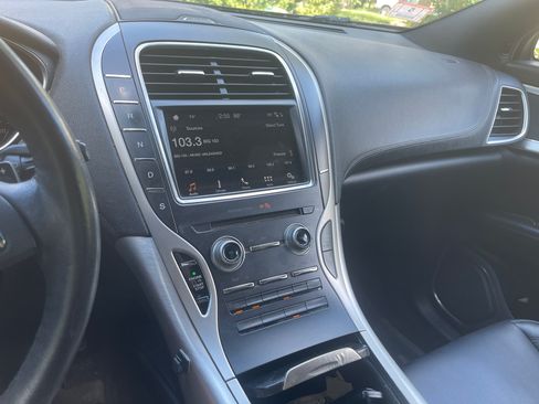 Used 2017 Lincoln MKX Premiere FWD image 10