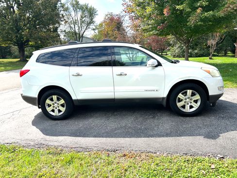 Used 2009 Chevrolet Traverse LT image 4