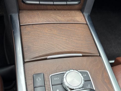 Used 2014 Mercedes-Benz E 350 4MATIC Sedan image 24