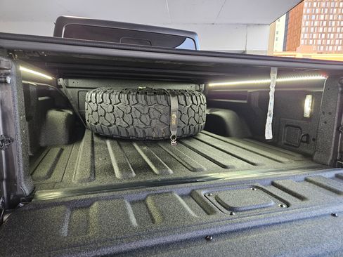 Used 2021 Jeep Gladiator Rubicon AWD/4WD image 16
