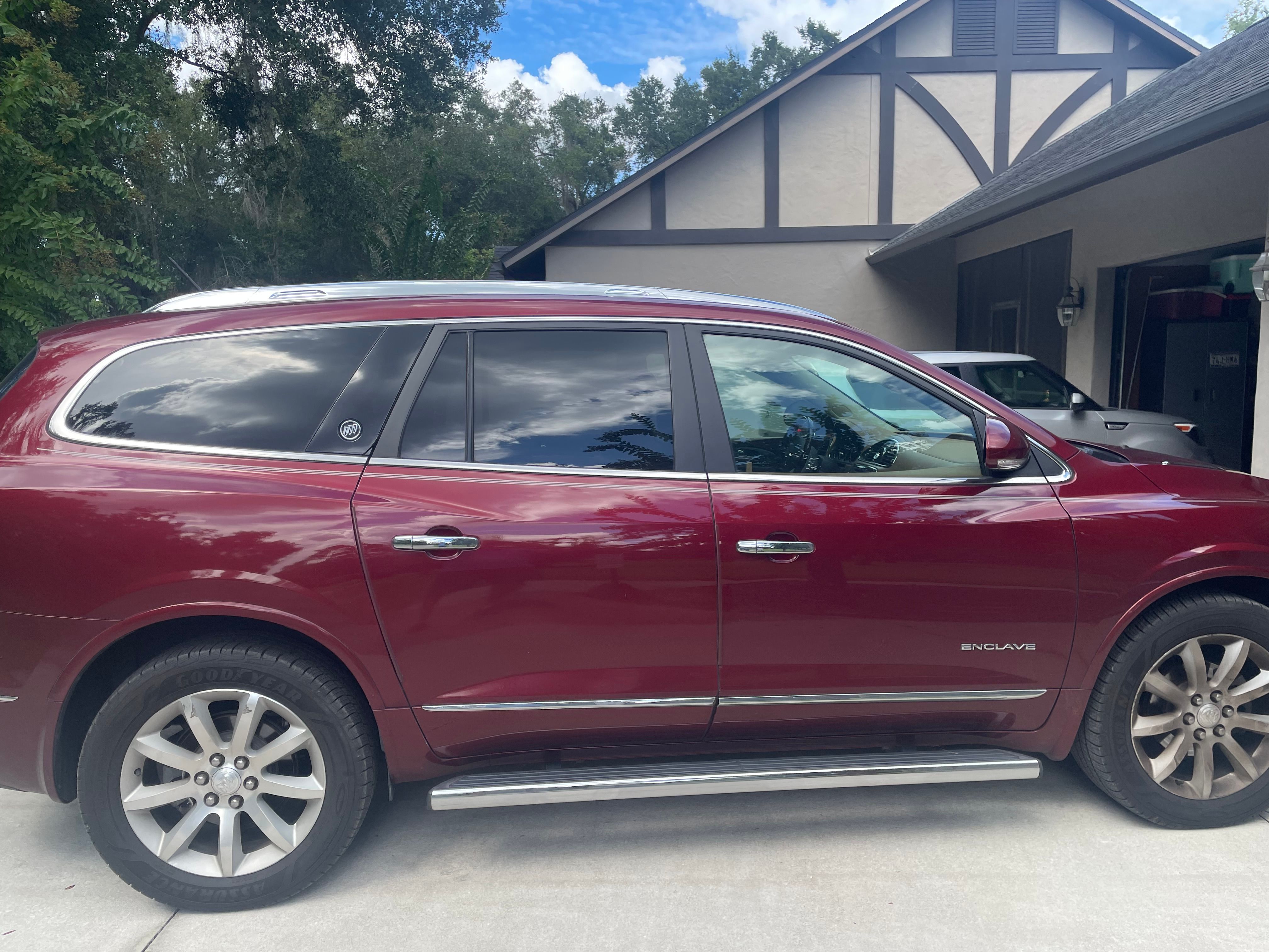 Used 2015 Buick Enclave Premium w/ Trailering Package FWD image 2